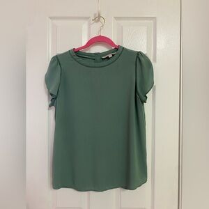 VEUC Loft flutter sleeve blouse